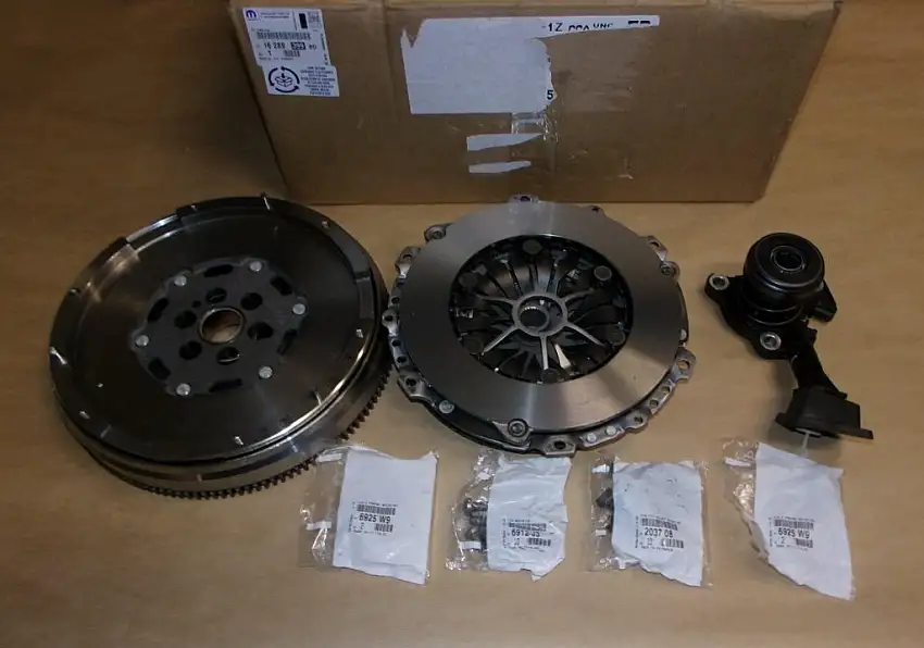 Kit d'embrayage + volant bimasse + roulement Citroën C4 II 1.6HDI , 1628939980